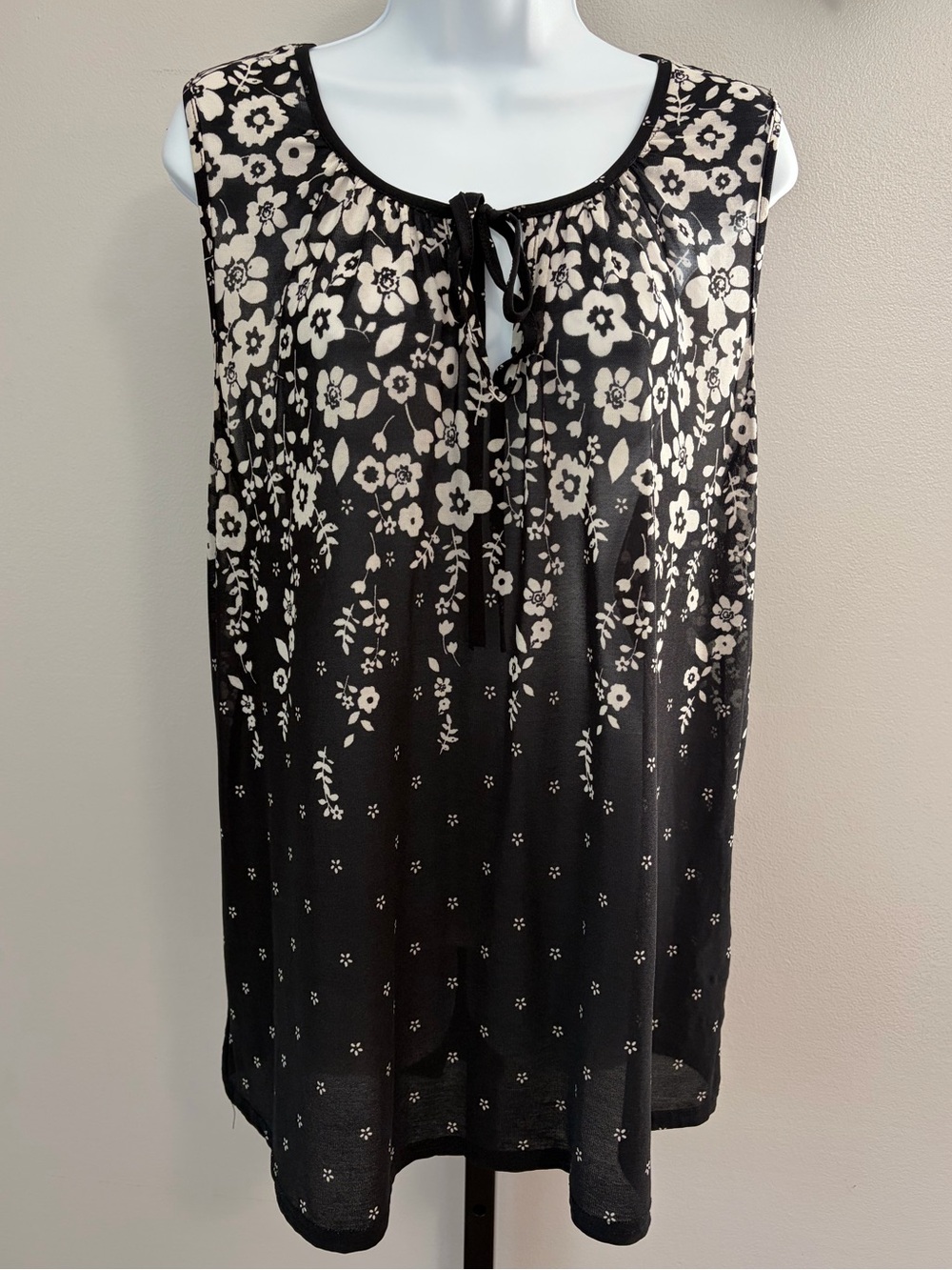 Siren Lily Black and White Floral Tie-Neck Tank